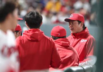 広島・新井監督 岡本は「よく抑えた」も投手陣10与四死球に「今は我慢のしどころかなと。耐えどきかなと」一問一答