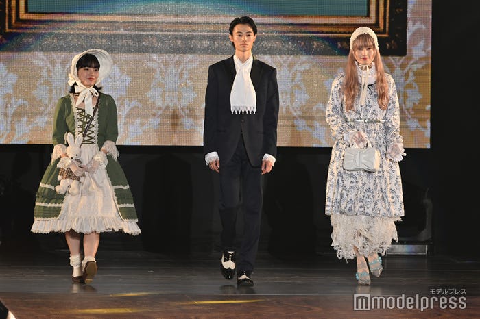 蒔田彩珠・窪塚愛流・橋本愛(C)モデルプレス