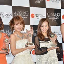 モデルプレス - 板野友美、鈴木奈々らがドレスで美脚披露 「ベストスタイリングアワード2014」表彰式