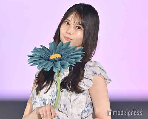 日向坂46小坂菜緒「non-no」専属モデルとして初ランウェイ 花柄ワンピで華やかに登場【GirlsAward 2025SS】