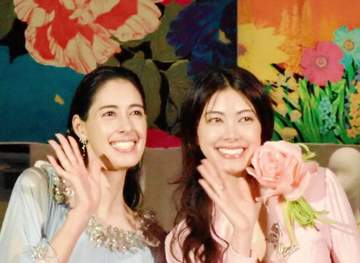 超セレブ姉妹が港区に降臨！ 森泉と森星が世界的デザイナーの祖母の生誕100年に「いろいろ込み上がってくるものがある」