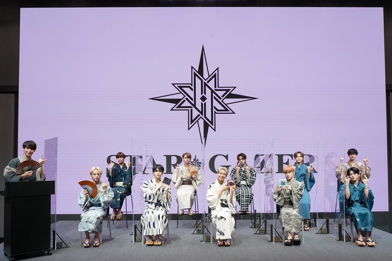 JO1／（左から）與那城奨（後列）金城碧海、白岩瑠姫、鶴房汐恩、河野純喜、佐藤景瑚（前列）大平祥生、豆原一成、川尻蓮、川西拓実、木全翔也（C）LAPONE ENTERTAINMENT 