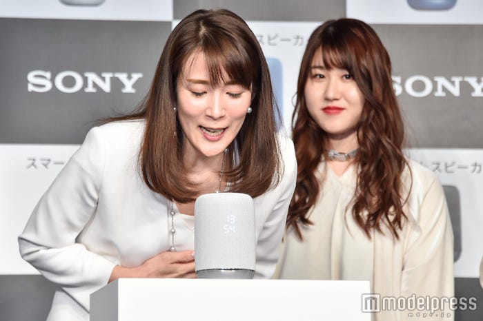 MCさんも「オッケーグーグル」 、後ろにかれん…(C)モデルプレス