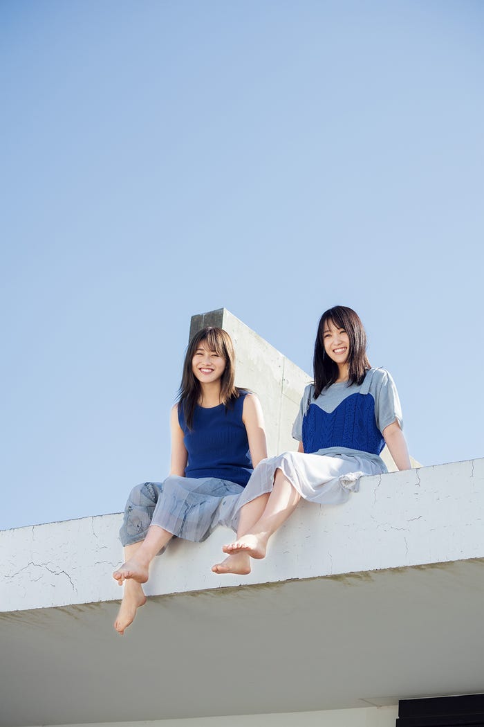 守屋茜、菅井友香 (画像提供:講談社)