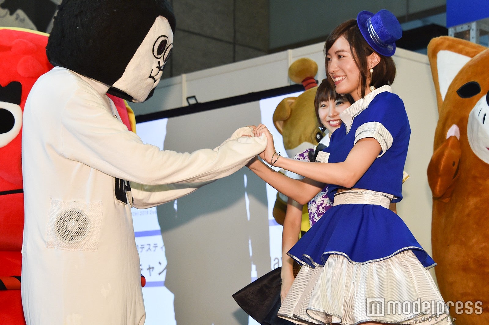 ゆるキャラと交流 （C）モデルプレス