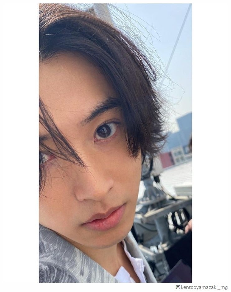 山崎賢人、接近ショット公開に「美しさが際立つ」「カッコいい」の声