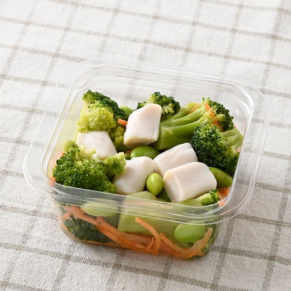 増量 ごま油が香る！ホタテ風味の緑野菜サラダ（税込338円）／提供画像