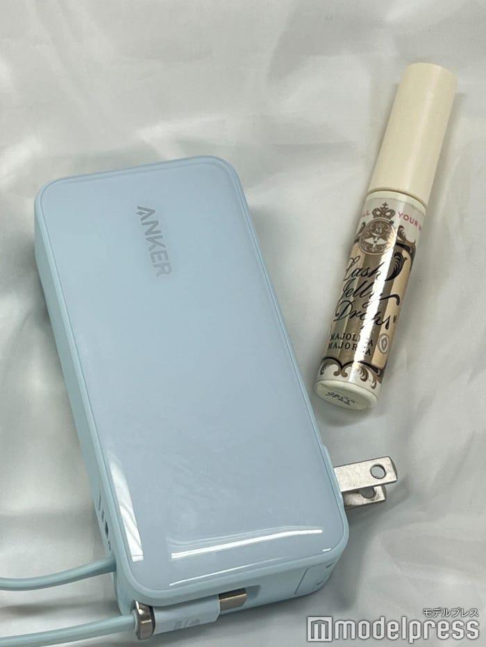 (左から)「アンカーモバイルバッテリー」「マジョリカ マジョルカ ラッシュジェリードロップ EX」
