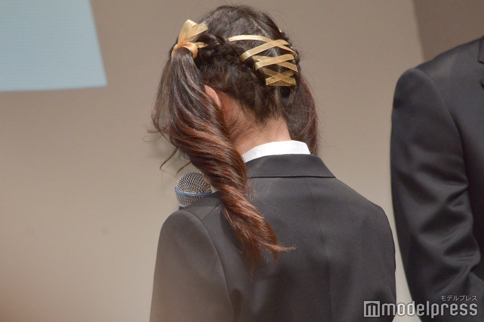 ヘアスタイルにも注目 （C）モデルプレス