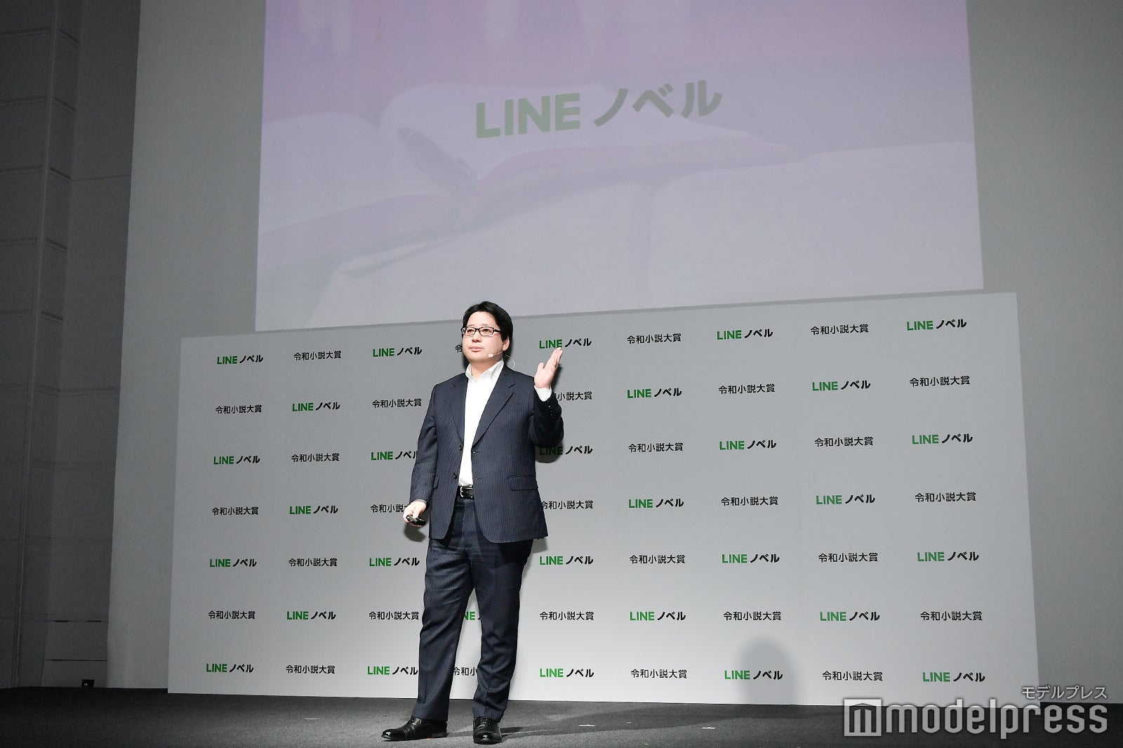 「LINEノベル」を発表