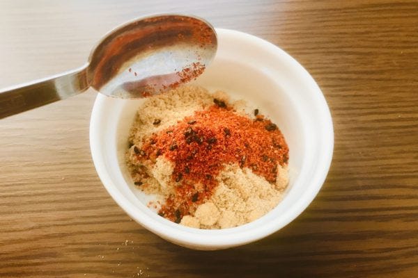 オニオンスープと七味唐辛子