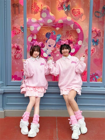 えなこ、人気グラドルと“お揃いコーデ”でディズニー満喫「双子みたい」「可愛いしかない」