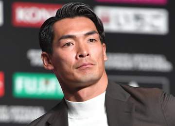 藤枝・槙野監督が怒りの訴え「マジでレベル低いんで」ゴール前でのハンド見逃しに猛抗議も無情のイエロー「J2のレフリーのレベル上げないと壊れる」「絶対ダメ」
