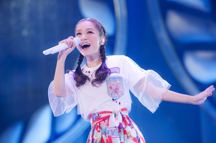 西野カナ 万人動員ツアーで 無謀 とも思える試み ウクレレ弾き語りも披露 モデルプレス 西野カナ 万人動員ツアーで 無謀 とも思える試み ウクレレ弾き語りも披露 モデルプレス