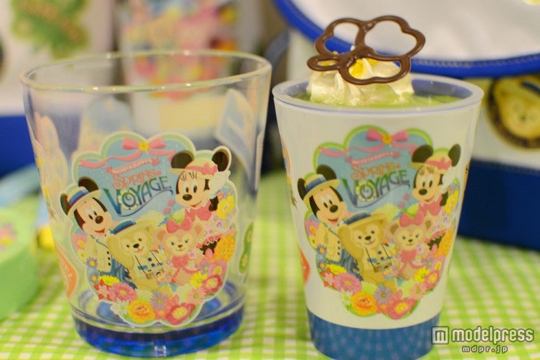 スーベニアカップ／ホワイトチョコレートムース（右）