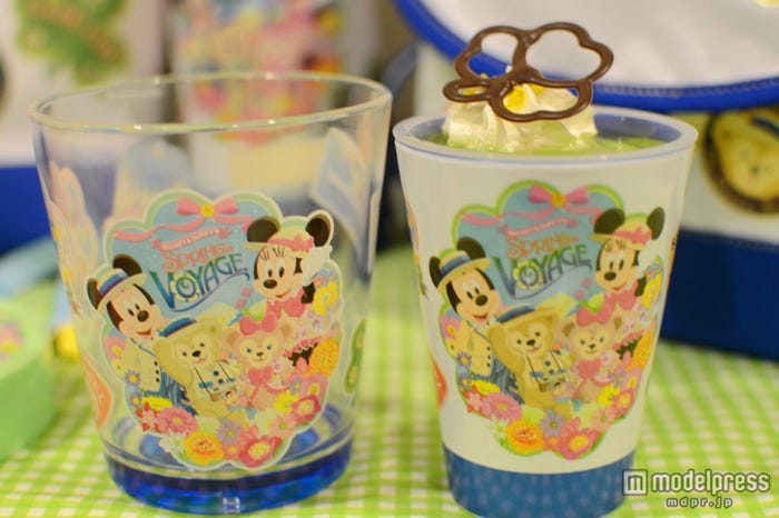 スーベニアカップ/ホワイトチョコレートムース(右)