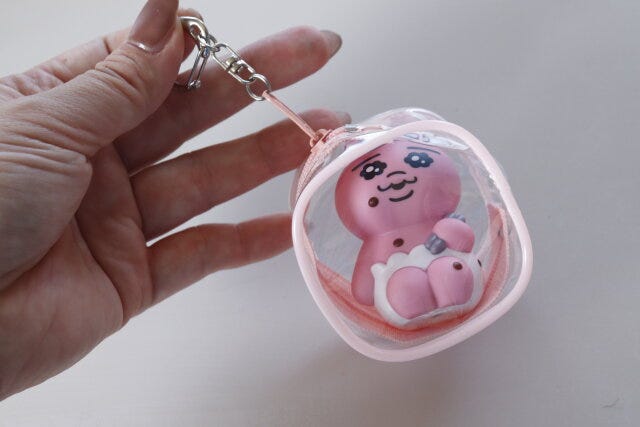 セリア　カニカン付きキューブポーチ（ピンク、イエロー、ブルー）　サイズ感　使用例
