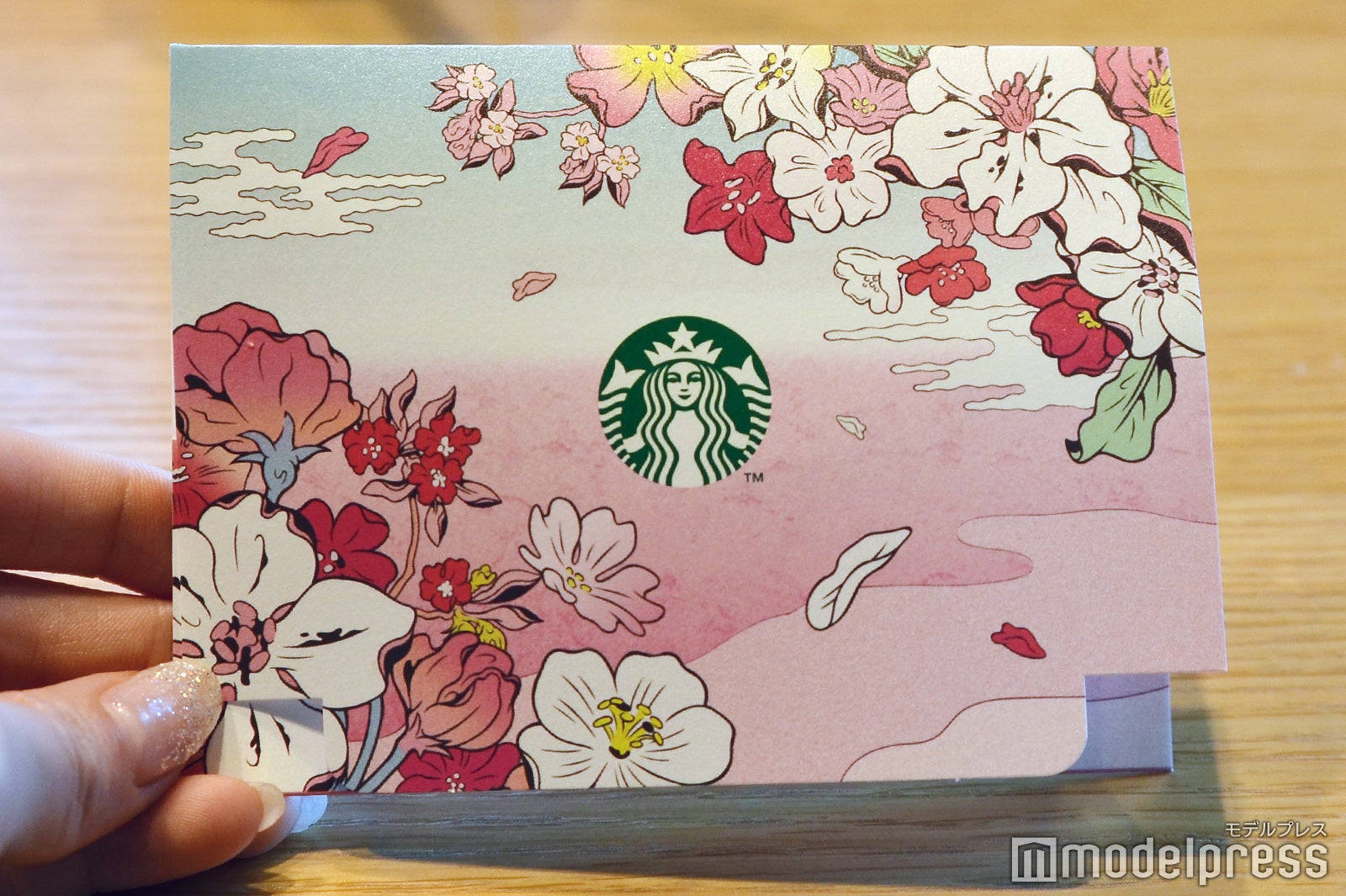 ギフトAR対応のギフトカード（C）モデルプレス