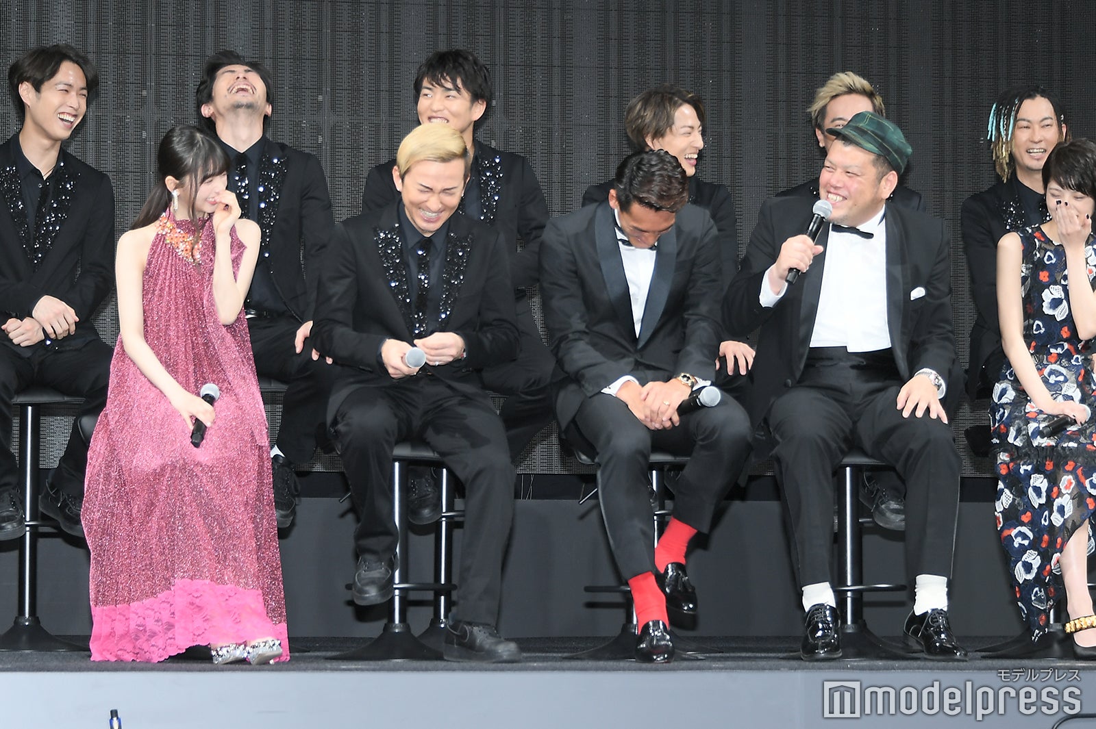 （後列左から）YORI、U-YEAH、KENZO、DAICHI、KIMI、TOMO（前列左から）齋藤飛鳥、ISSA、槙野智章、くっきー、若月佑美 （C）モデルプレス