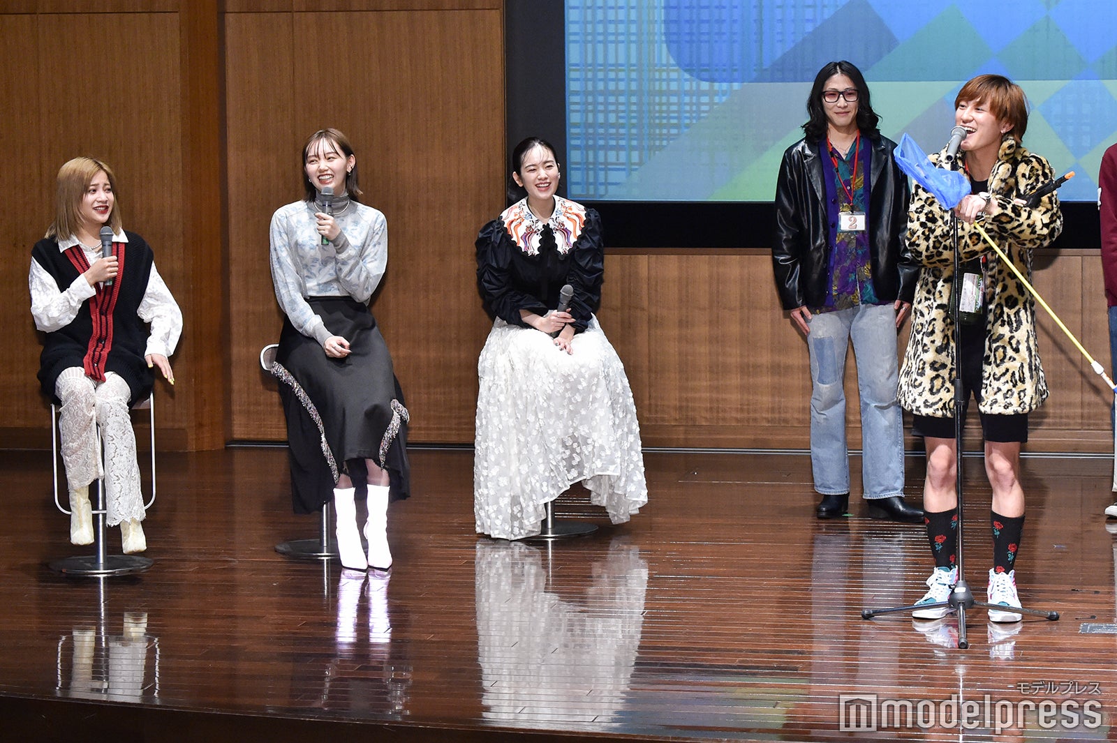 hibiki、筧美和子江野沢愛美 （C）モデルプレス