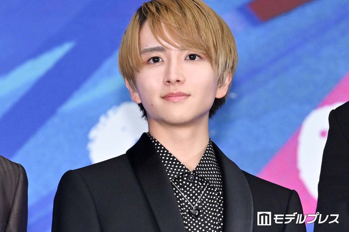 板垣李光人、金髪にヘアチェンジ 新ビジュアルでイベント登場【ブルーピリオド】
