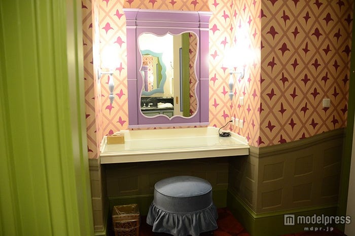 ディズニーふしぎの国のアリスルームの化粧台