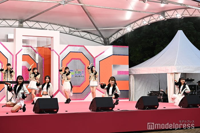 BEYOOOOONDS (C)モデルプレス