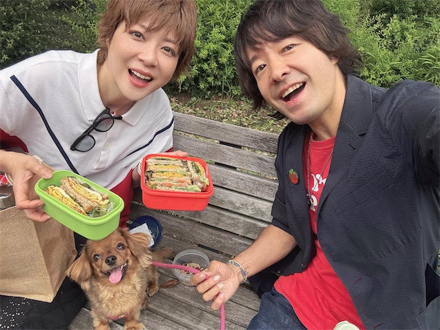 上野樹里、夫・和田唱と手作りサンドイッチで“ピクニックデート”「素敵なファミリー」
