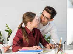 社内恋愛 職場で年下男子が 思わず好きになった きっかけとは モデルプレス 社内恋愛 職場で年下男子が 思わず好きになった きっかけとは モデルプレス