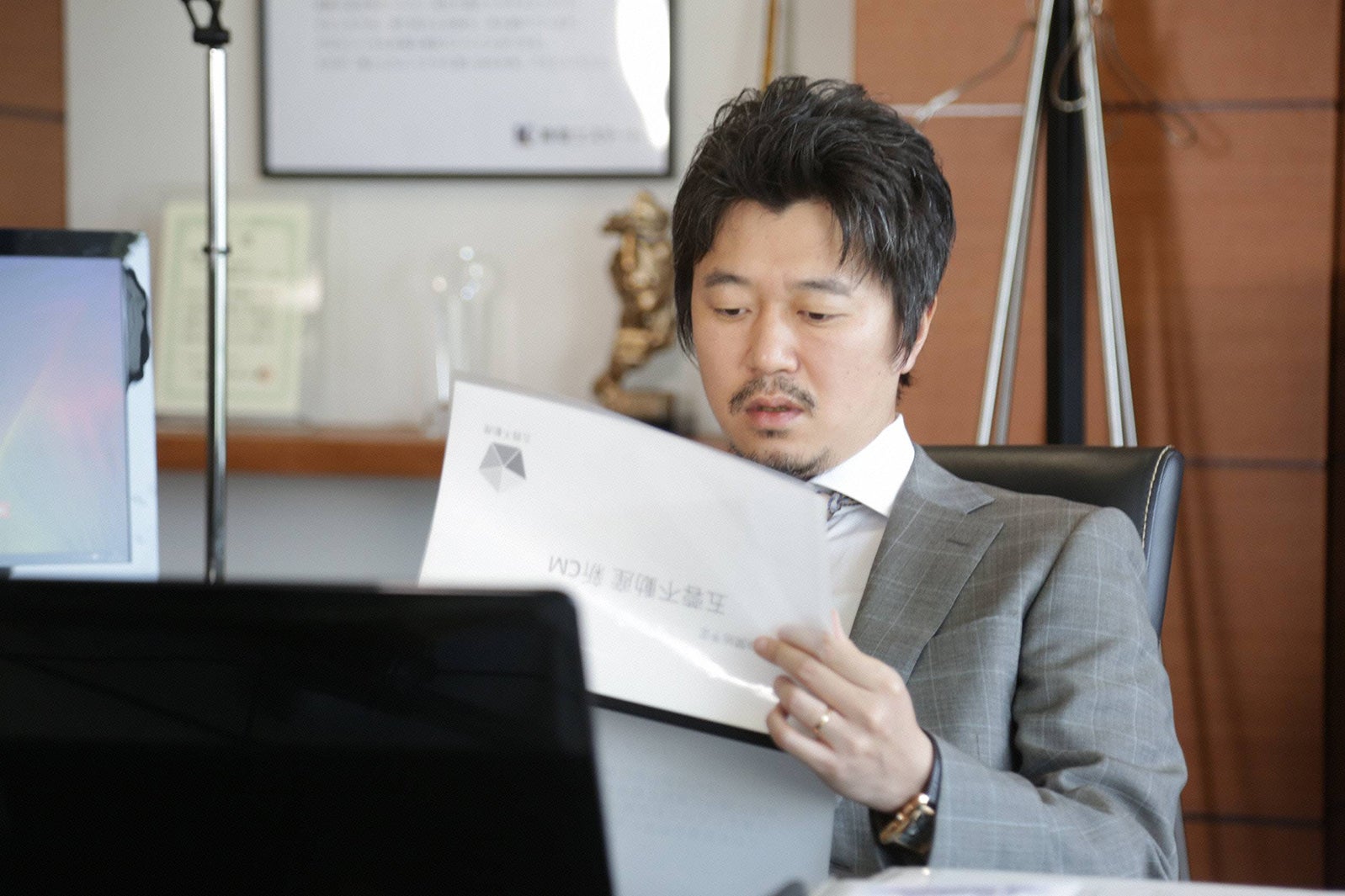 新井浩文／「モンテ・クリスト伯 ー華麗なる復讐ー」第4話より（C）フジテレビ