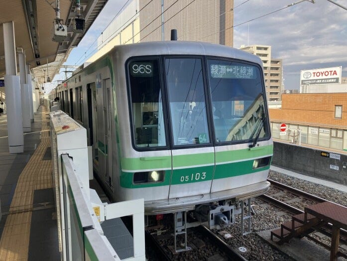 綾瀬~北綾瀬折り返しの電車は短い3両編成だ