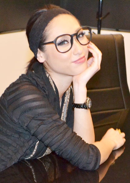 インタビューに答えるLie（ライ）