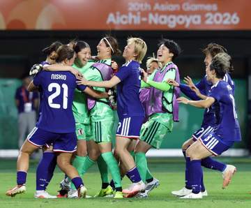 サッカー女子 日本が3連覇 北朝鮮と死闘もPK撃破 先制一転猛攻浴び逆転許すも西尾が起死回生同点弾 PKでは北朝鮮180cmGK攻略、5人全員成功させる