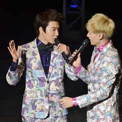 ファンにダンスをレクチャーするドンヘ、ウニョク