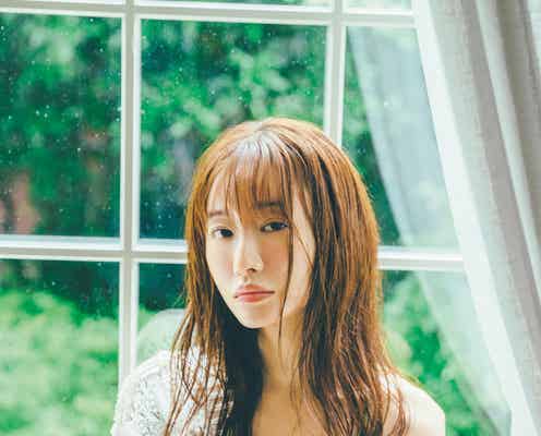 松本まりか、美谷間覗くたおやかな姿にうっとり