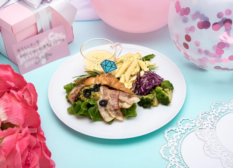 ベーコン＆アボカドのクロワッサンサンド税込1,980円／提供画像