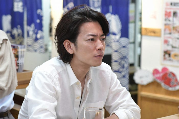 佐藤健/「義母と娘のブルース」第9話より(C)TBS