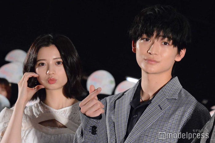 (左から)桜田ひより、高橋文哉(C)モデルプレス