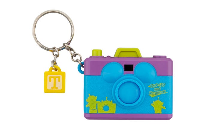 キーチェーン¥1,400(C)Disney (C)Disney/Pixar (C)2022 Hasbro.All Rights Reserved.(C)2022 Poof-Slinky,Inc.