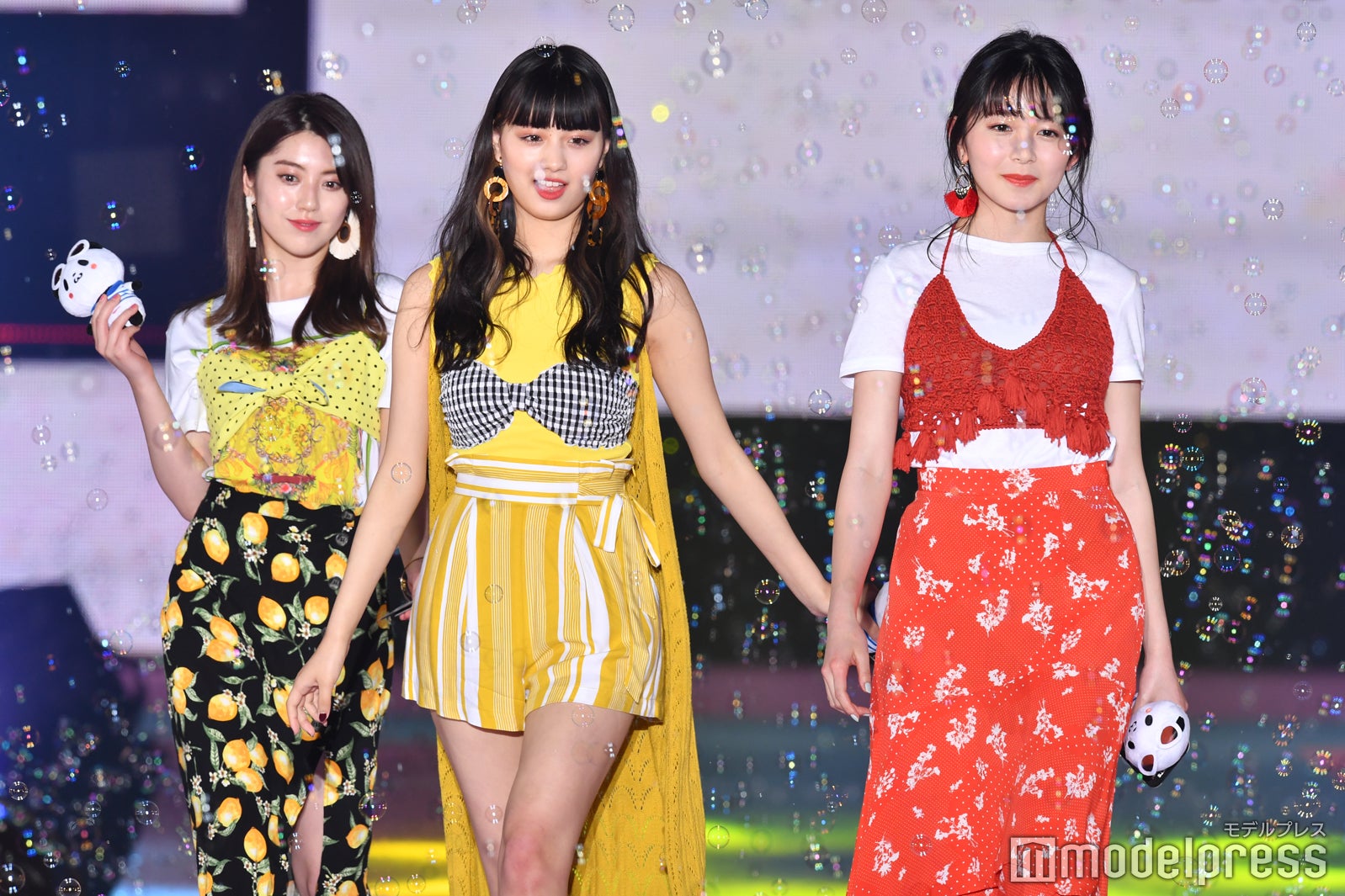 中野恵那、鶴嶋乃愛、久間田琳加（C）モデルプレス