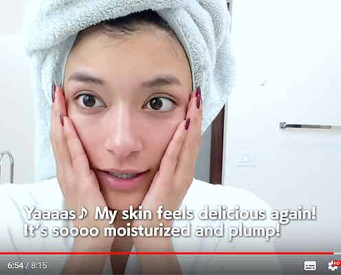 ローラ、すっぴんで寝る前のスキンケア公開 パック&美脚を作るマッサージも<使用アイテム一覧>