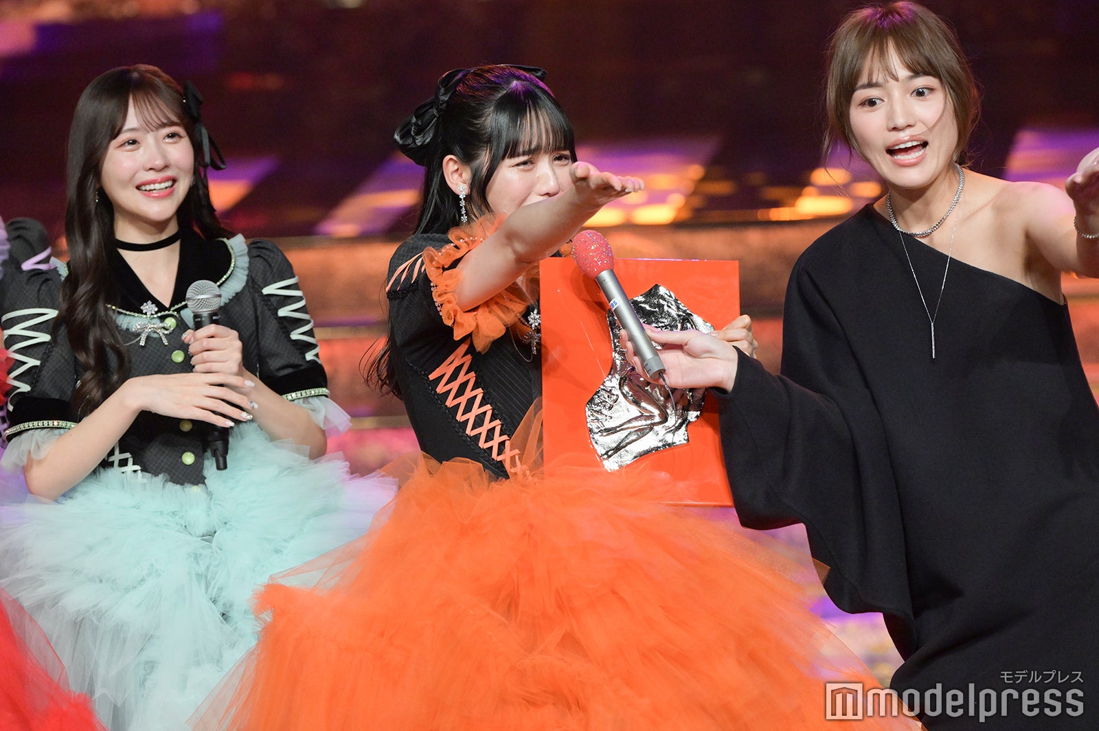 櫻井優衣、鎮西寿々歌、川口春奈（C）モデルプレス