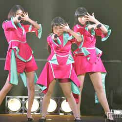 「TGC HIROSHIMA 2017 by TOKYO GIRLS COLLECTION」に出演したキンタロー。（中央） （C）モデルプレス