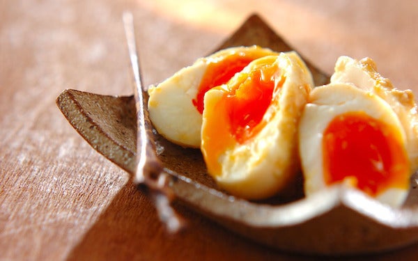 ご飯との相性もバツグン! みんな大好きな半熟卵のみそ漬け