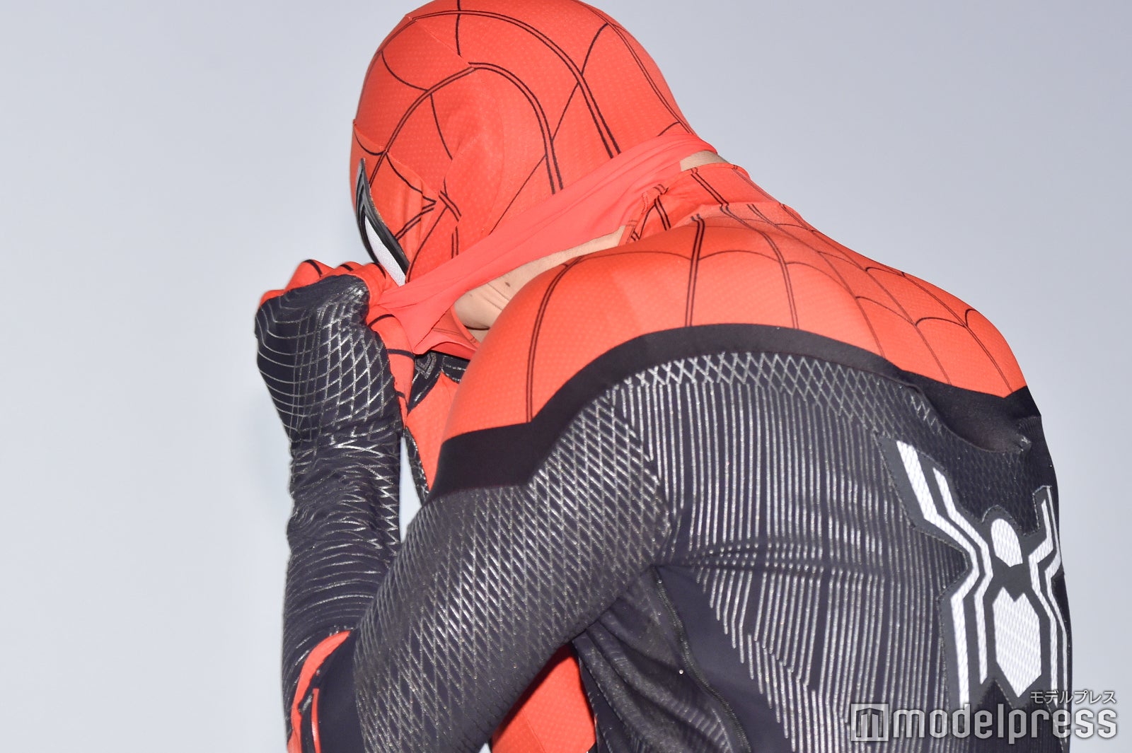 スパイダーマンスーツ姿で現れた伊藤健太郎（C）モデルプレス