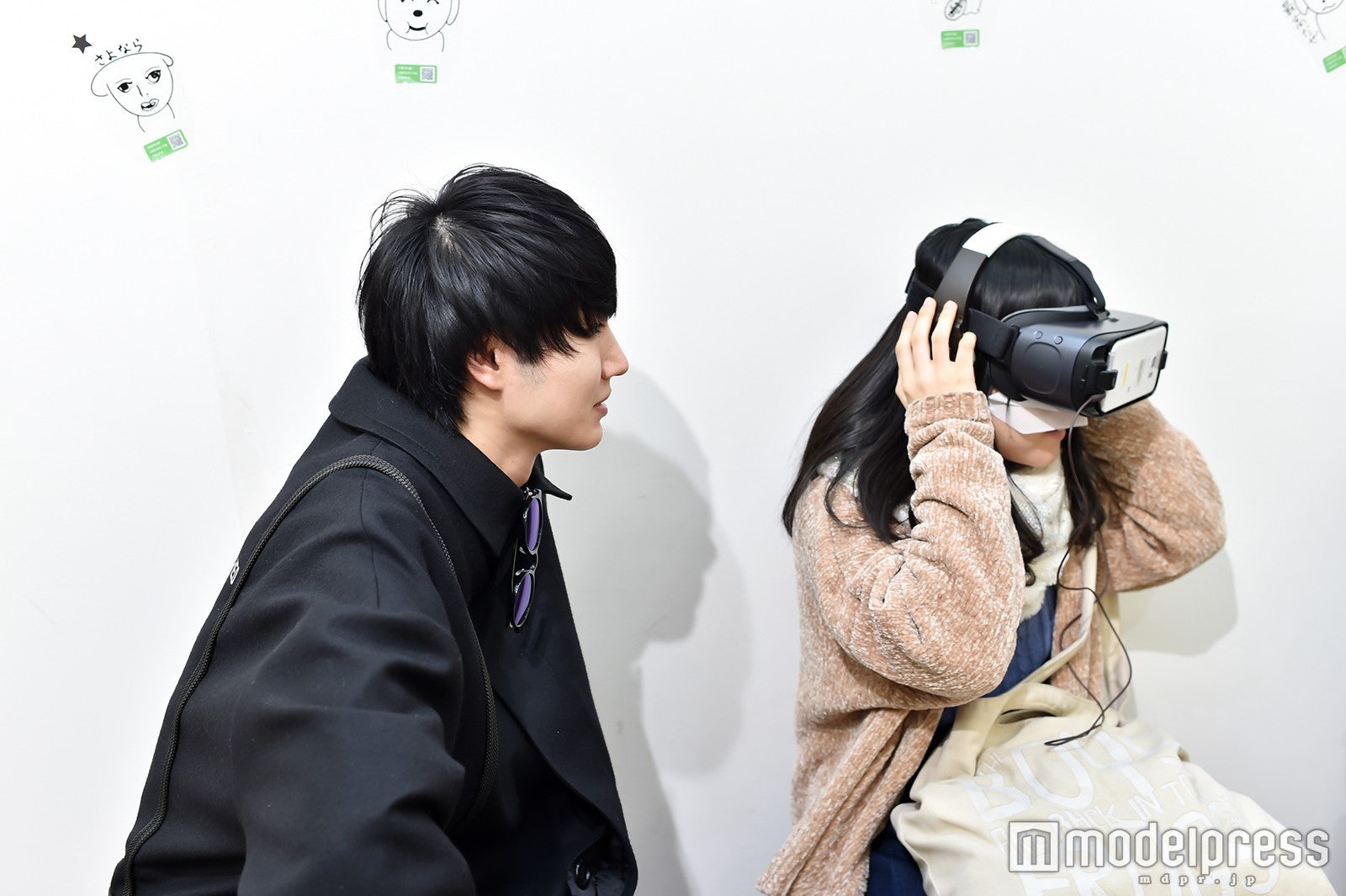 密かにファンに接近する桜田通（C）モデルプレス