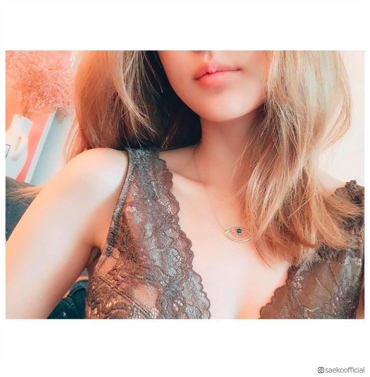 紗栄子、胸元ざっくりSEXYショットに反響