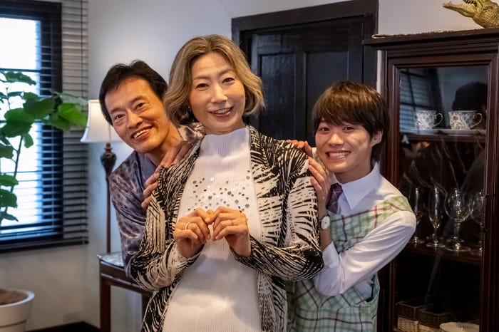 遠藤憲一、峯村リエ、大橋和也(C)テレビ朝日