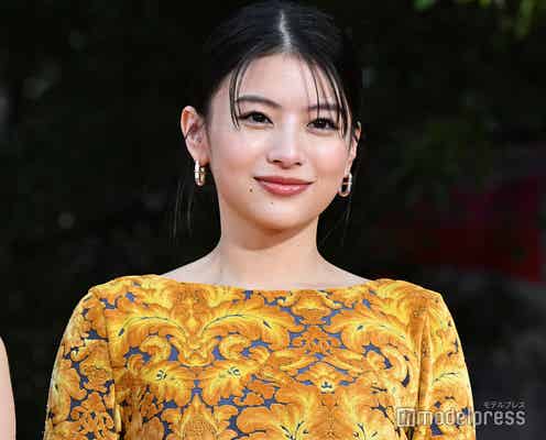 出口夏希、美背中大胆見せドレス姿に熱視線「思わず二度見」「縦線くっきりですごい」