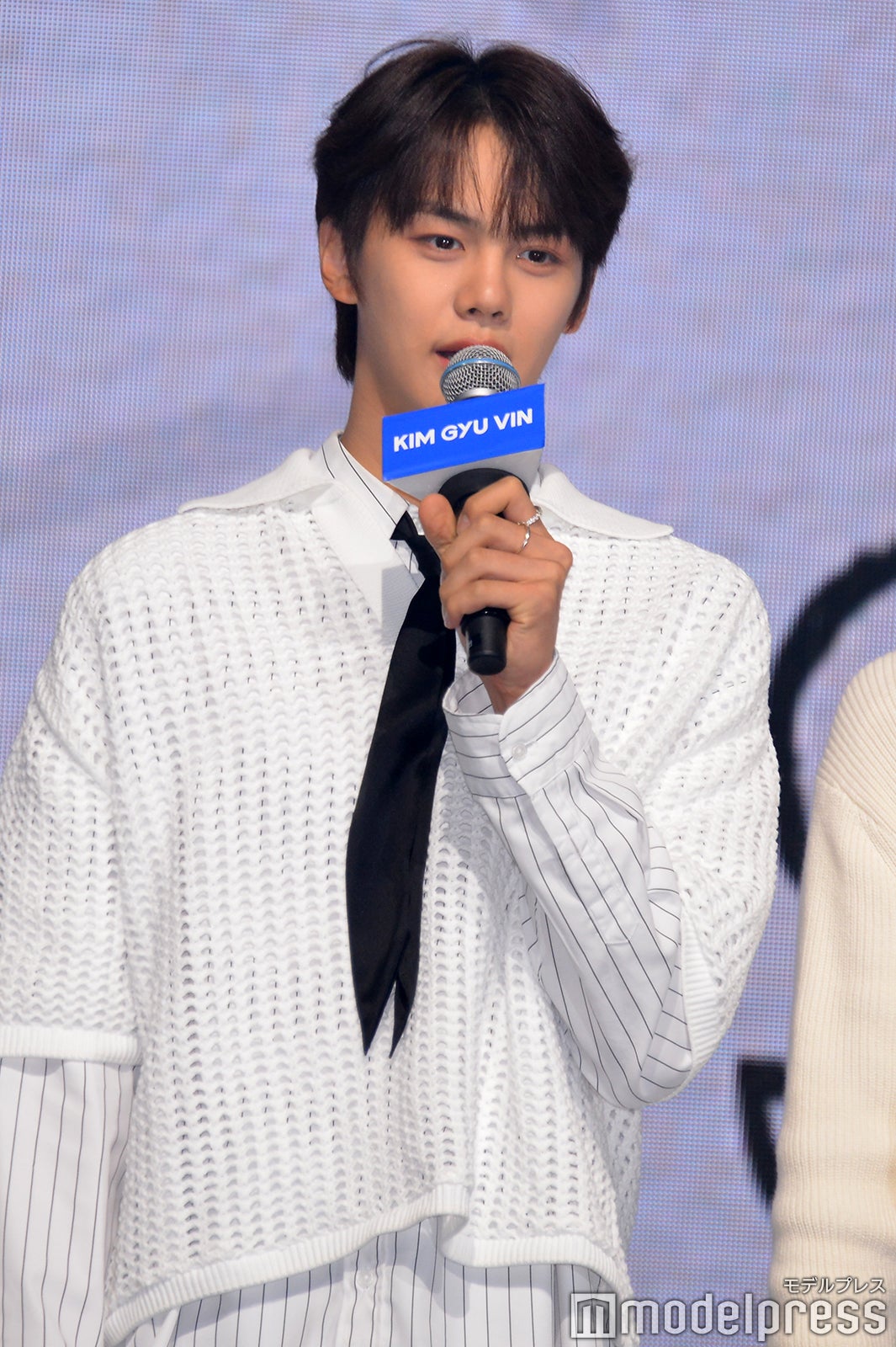 挨拶するキム・ギュビン（C）モデルプレス